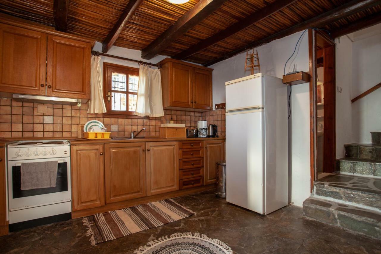 Argyros House Guest House Триопетра Екстериор снимка