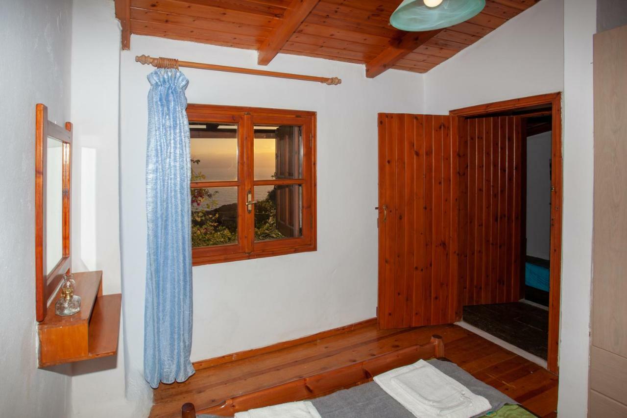 Argyros House Guest House Триопетра Екстериор снимка