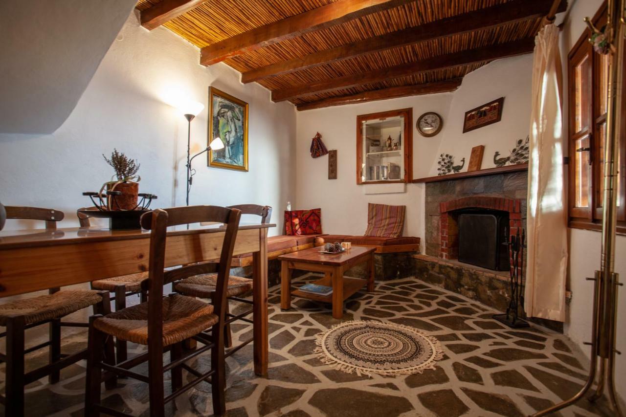 Argyros House Guest House Триопетра Екстериор снимка