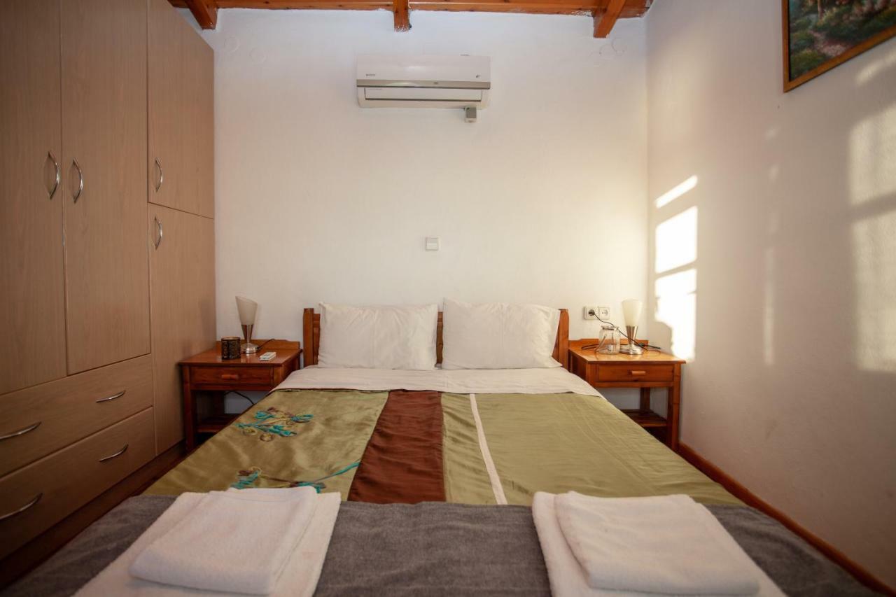 Argyros House Guest House Триопетра Екстериор снимка